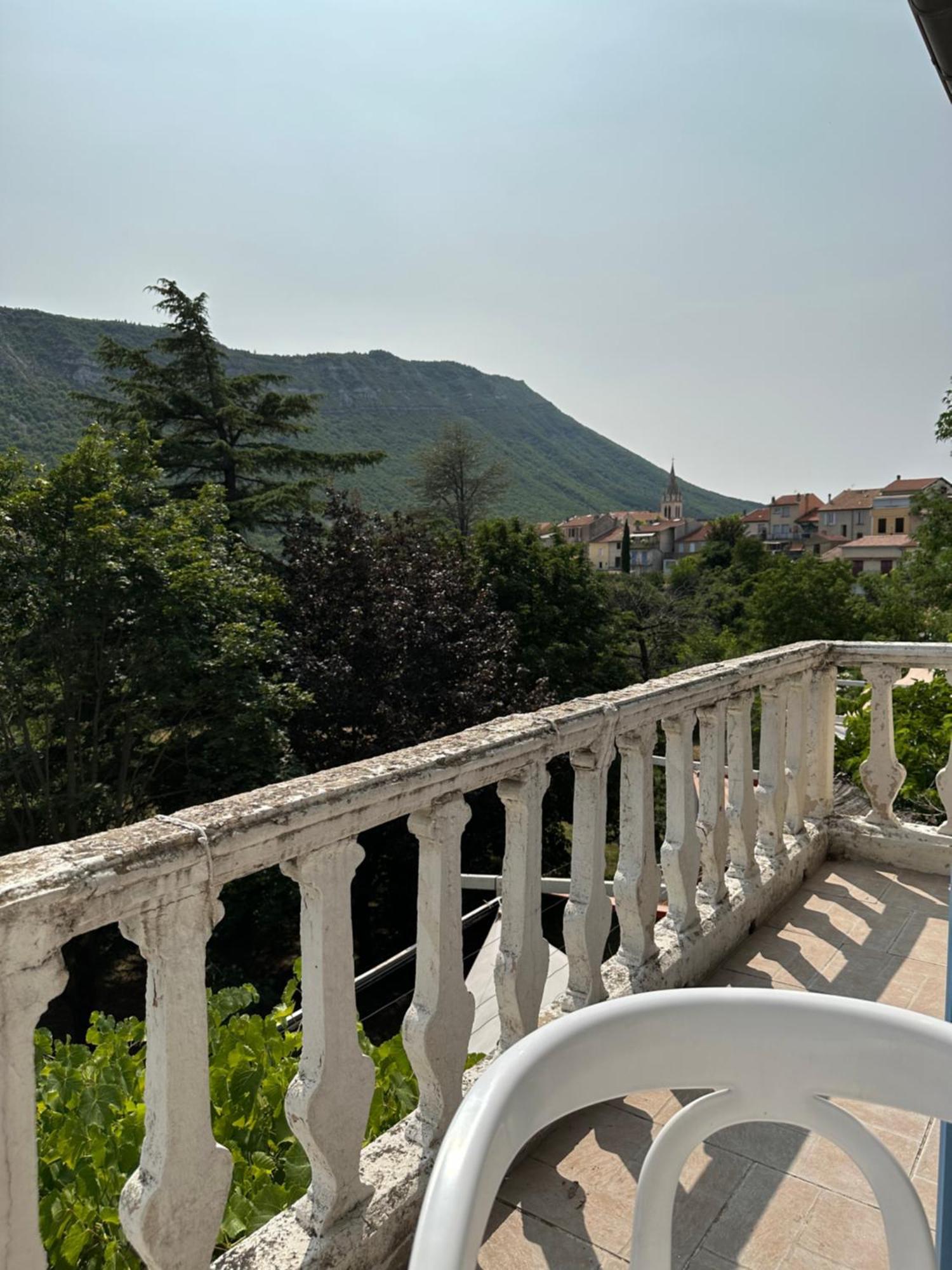Les Terrasses Hotel Laragne-Monteglin Exterior photo